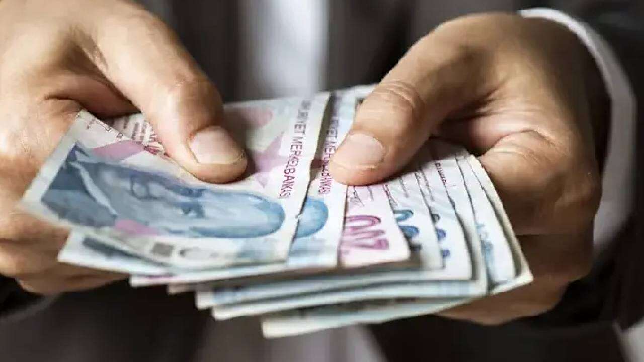 Milyonlarca emeklinin gözü kulağı ocak zammında: Özgür Erdursun canlı yayında rakam verdi! İşte SSK ve Bağ-Kur emeklisinin Ocak maaş zammı! 7